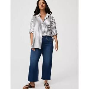 Size 20 Torrid Bombshell wide leg ankle crop medium blue denim jeans